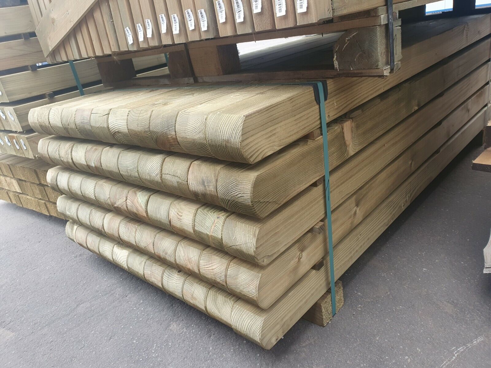 Rundpfosten KDIR-7-7-110, 110 mm Durchmesser, druckimprägniert, stapelbar auf Palette