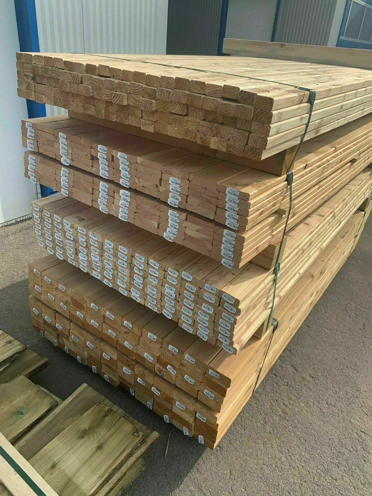 KH-LD-Kantholz 60x80 mm, gestapelt auf Palette, naturbelassen