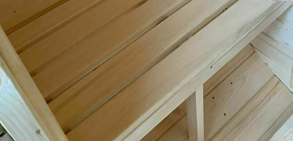 Sauna-Abachi 28x80 mm, helle Holzoberfläche, für Saunabänke und -verkleidungen geeignet