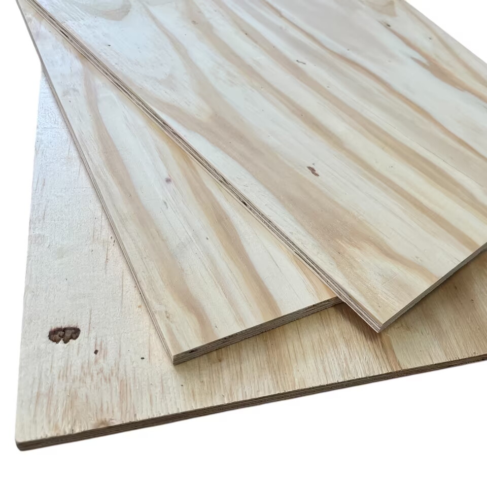 Sperrholzplatten 4 mm, verschiedene Stärken, helles Holz mit sichtbarer Maserung