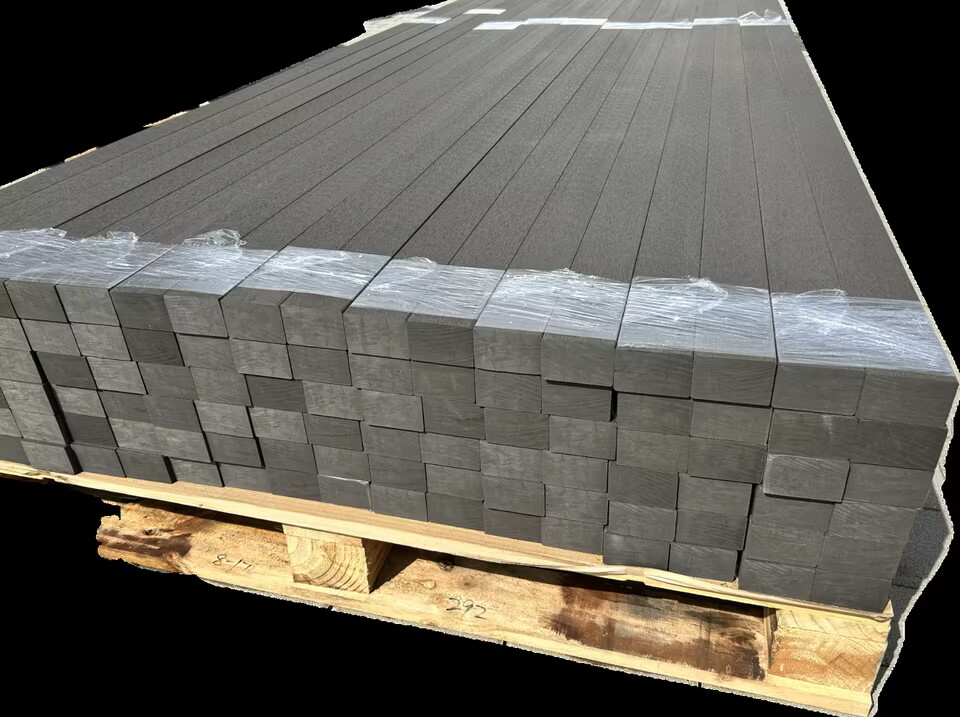 WPC-Dielen UK-WPC-40-60-3600, 40x60 mm, schwarz, auf Palette gestapelt