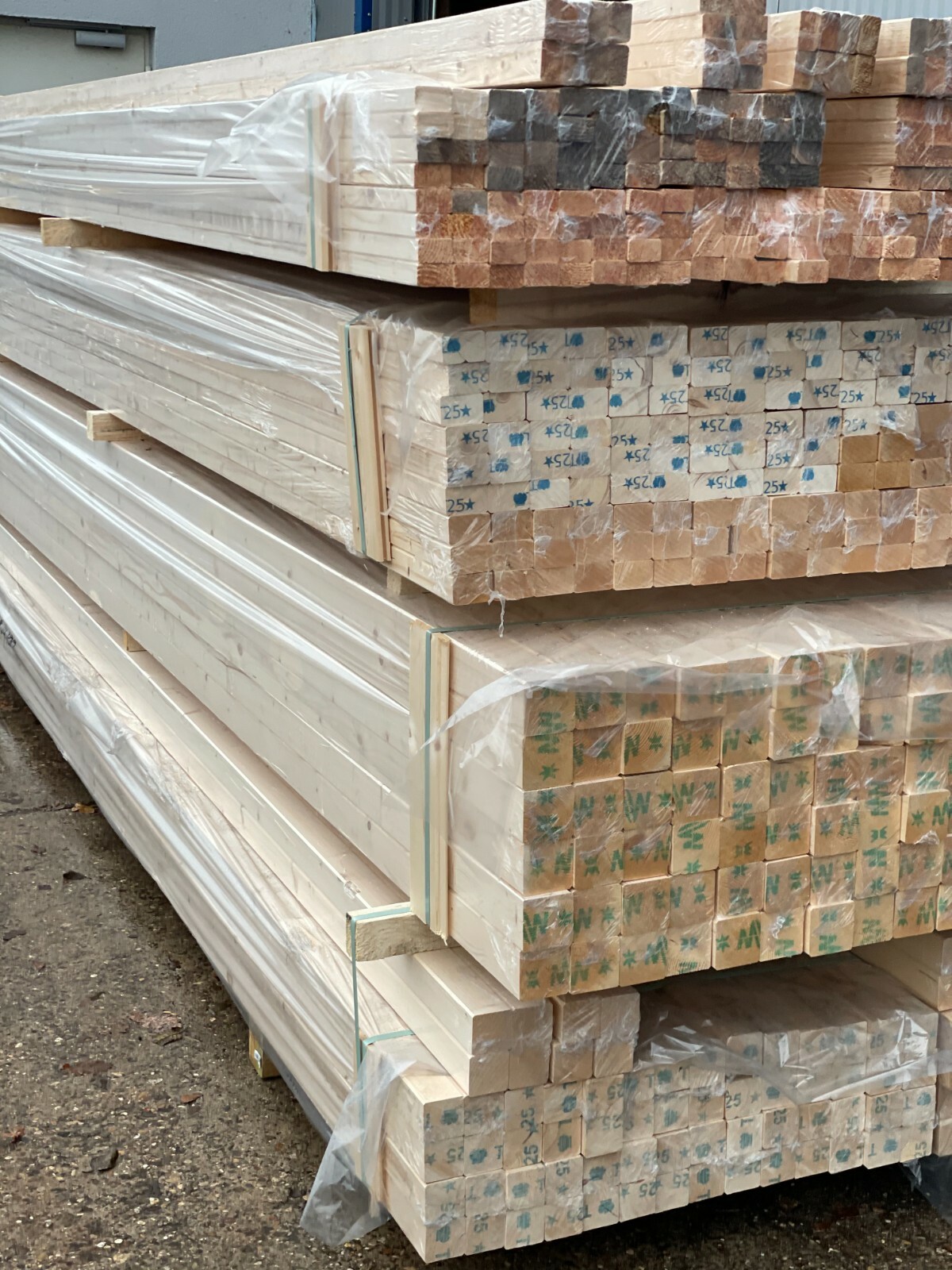 KVH-DUO-SI- 25x100 mm, gehobeltes Nadelholz, sortiert und verpackt auf Palette