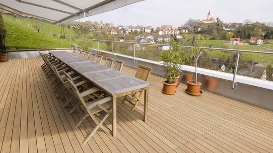 Terrassendiele TD-kL-ABgr-27-143, 27 mm dick, 143 mm breit, hellbraun, für die Verlegung im Außenbereich geeignet