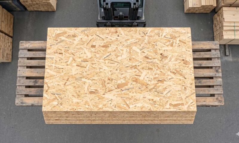 OSB Platten Stapel auf einem Gabelstapler